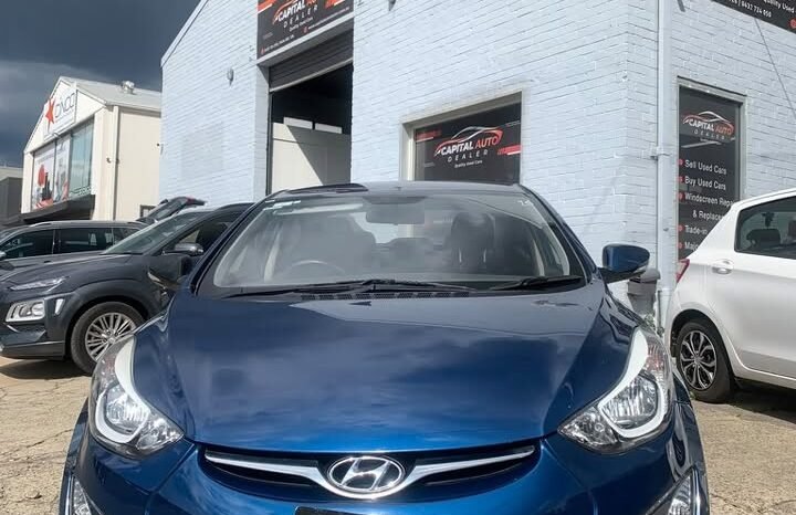 
								Hyundai Elantra 2015 SE full									