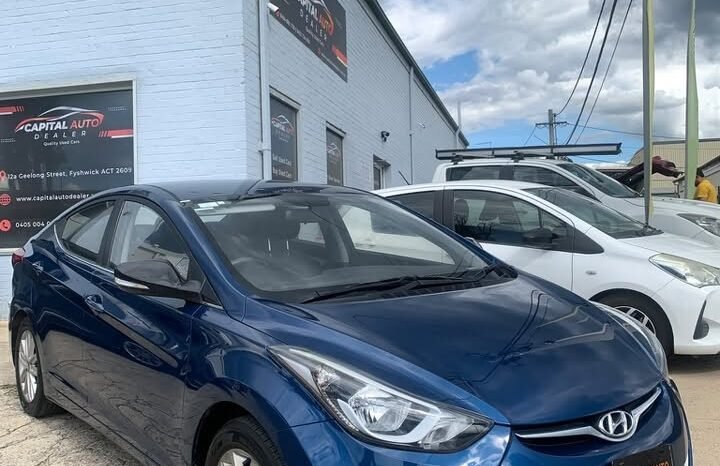 
								Hyundai Elantra 2015 SE full									