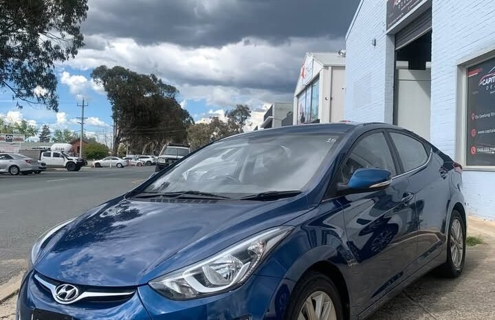 
								Hyundai Elantra 2015 SE full									