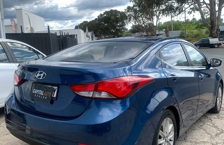 
								Hyundai Elantra 2015 SE full									