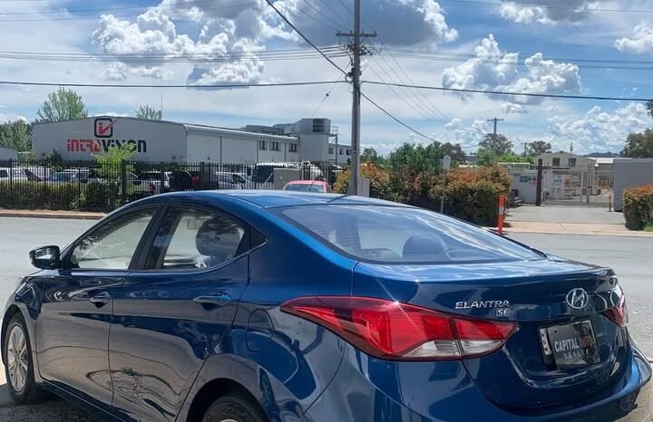 
								Hyundai Elantra 2015 SE full									