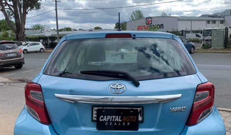 
								Toyota Yaris Ascent 2015 full									
