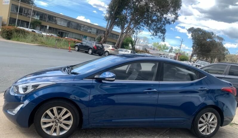 
								Hyundai Elantra 2015 SE full									