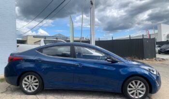 
										Hyundai Elantra 2015 SE full									