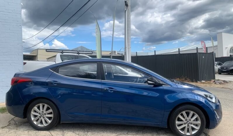 
								Hyundai Elantra 2015 SE full									
