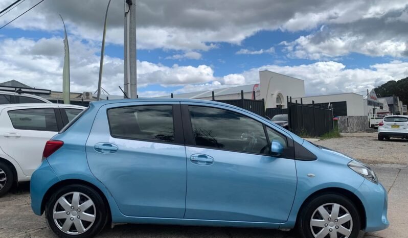 
								Toyota Yaris Ascent 2015 full									